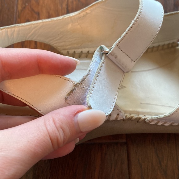 Naturalizer White Sandals 11 - Picture 11 of 11